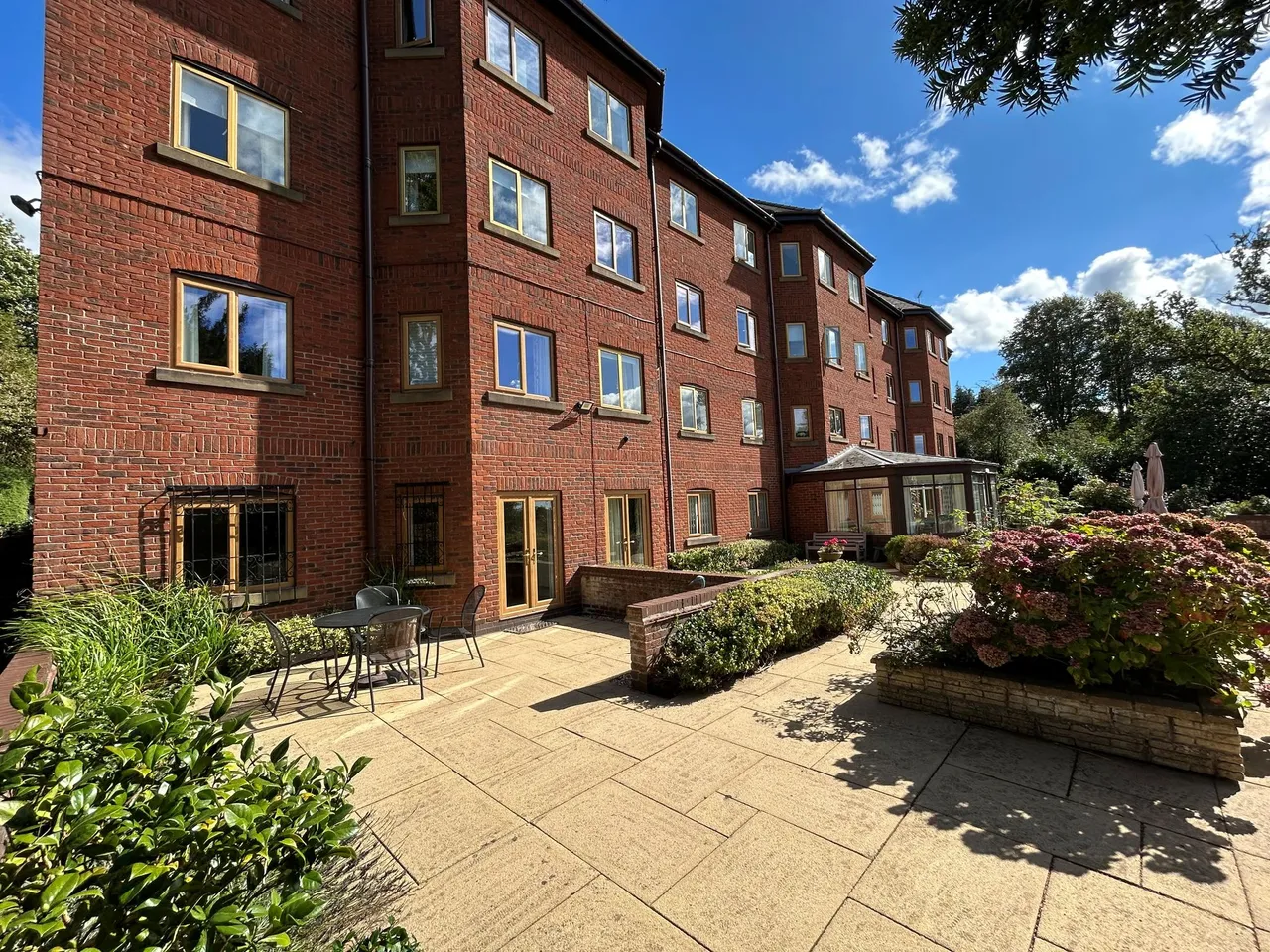 2 bed flat for sale, Woodlands Court, Alderley Edge