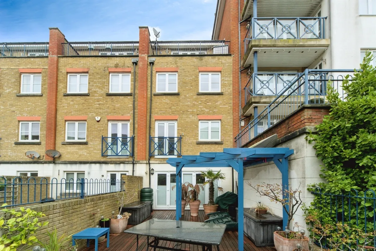 Dominica Court, Eastbourne, BN23, photo 17