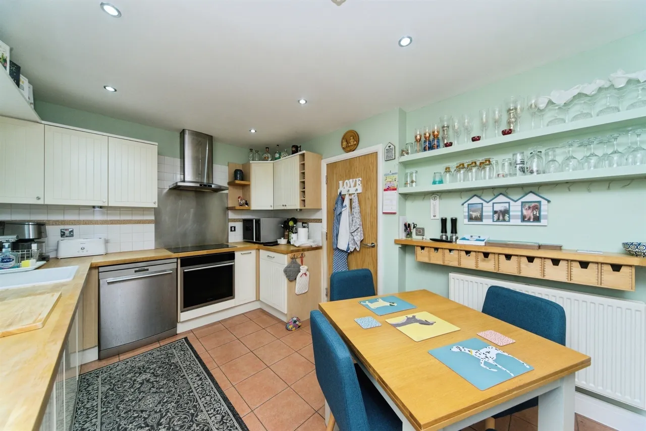 Dominica Court, Eastbourne, BN23, photo 8