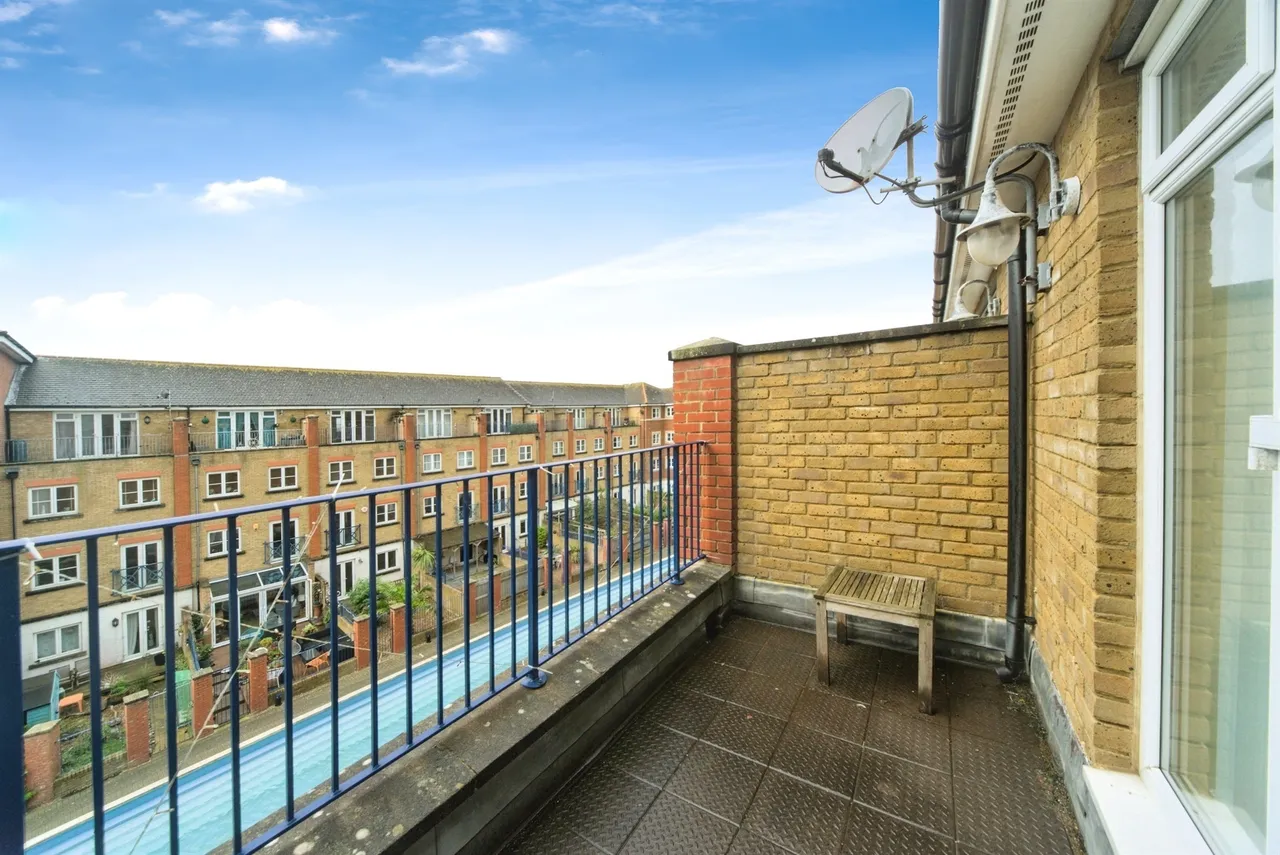 Dominica Court, Eastbourne, BN23, photo 4
