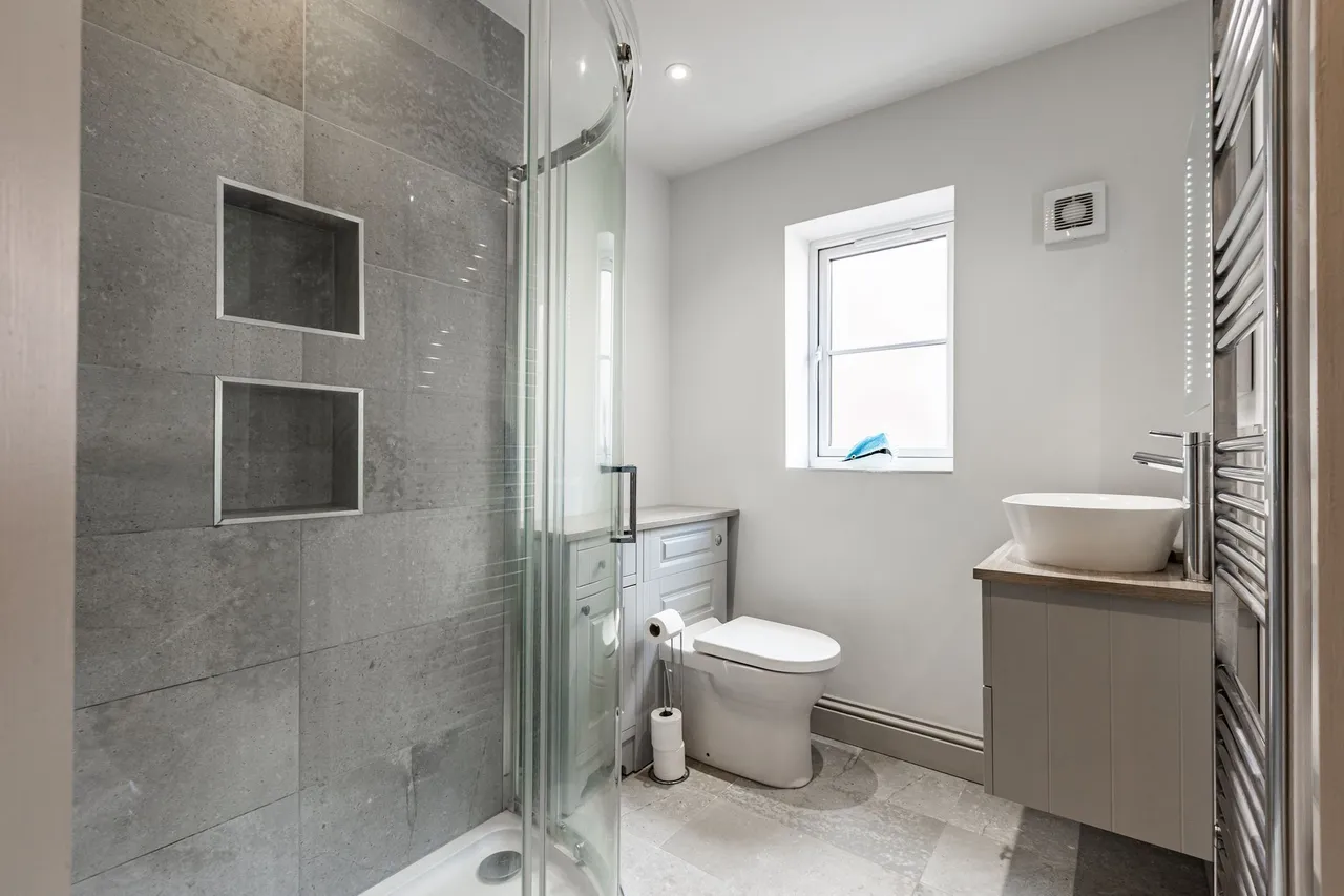 Detached Property in Walpole Cross Keys, photo 13
