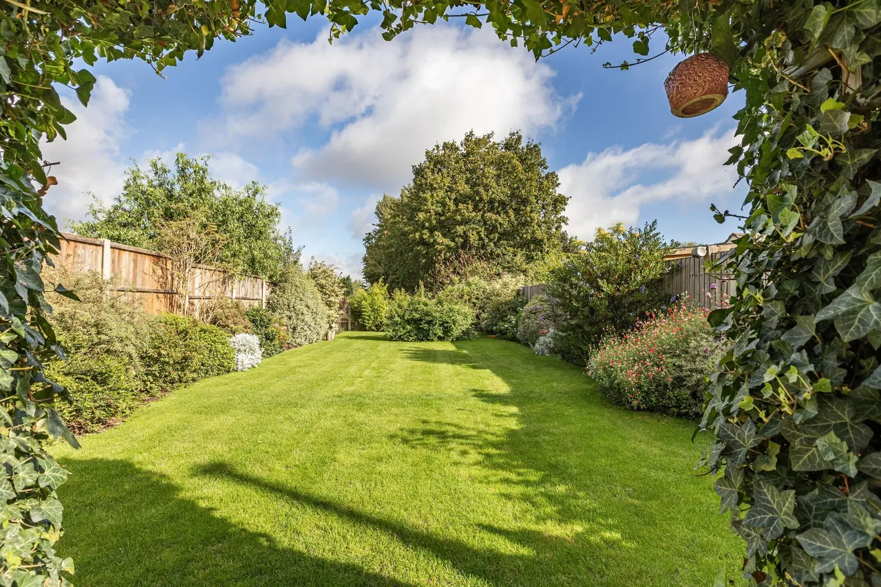 Detached Property in Walpole Cross Keys, photo 18
