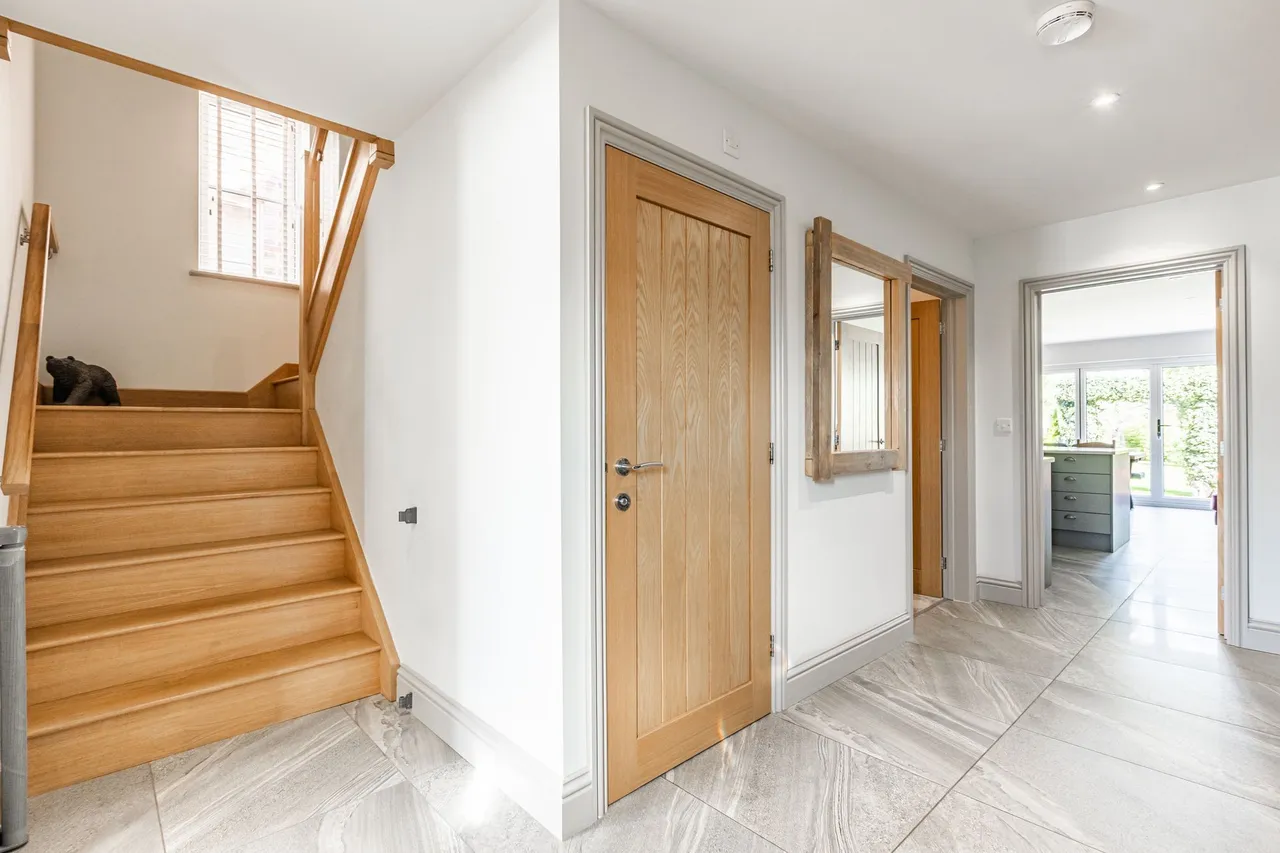 Detached Property in Walpole Cross Keys, photo 5