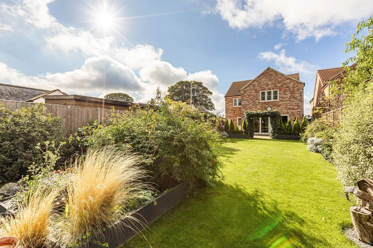 Detached Property in Walpole Cross Keys, photo 19
