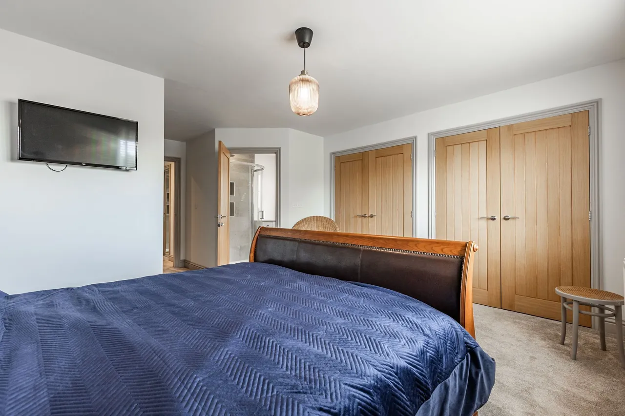 Detached Property in Walpole Cross Keys, photo 12