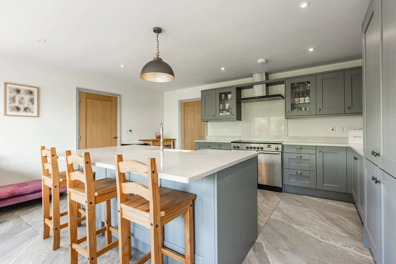 Detached Property in Walpole Cross Keys, photo 9