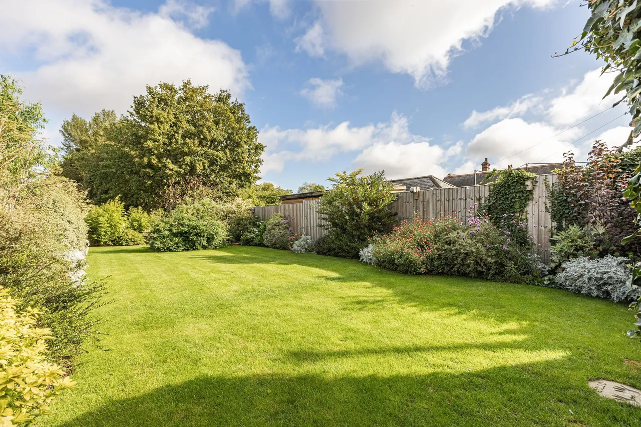 Detached Property in Walpole Cross Keys, photo 4