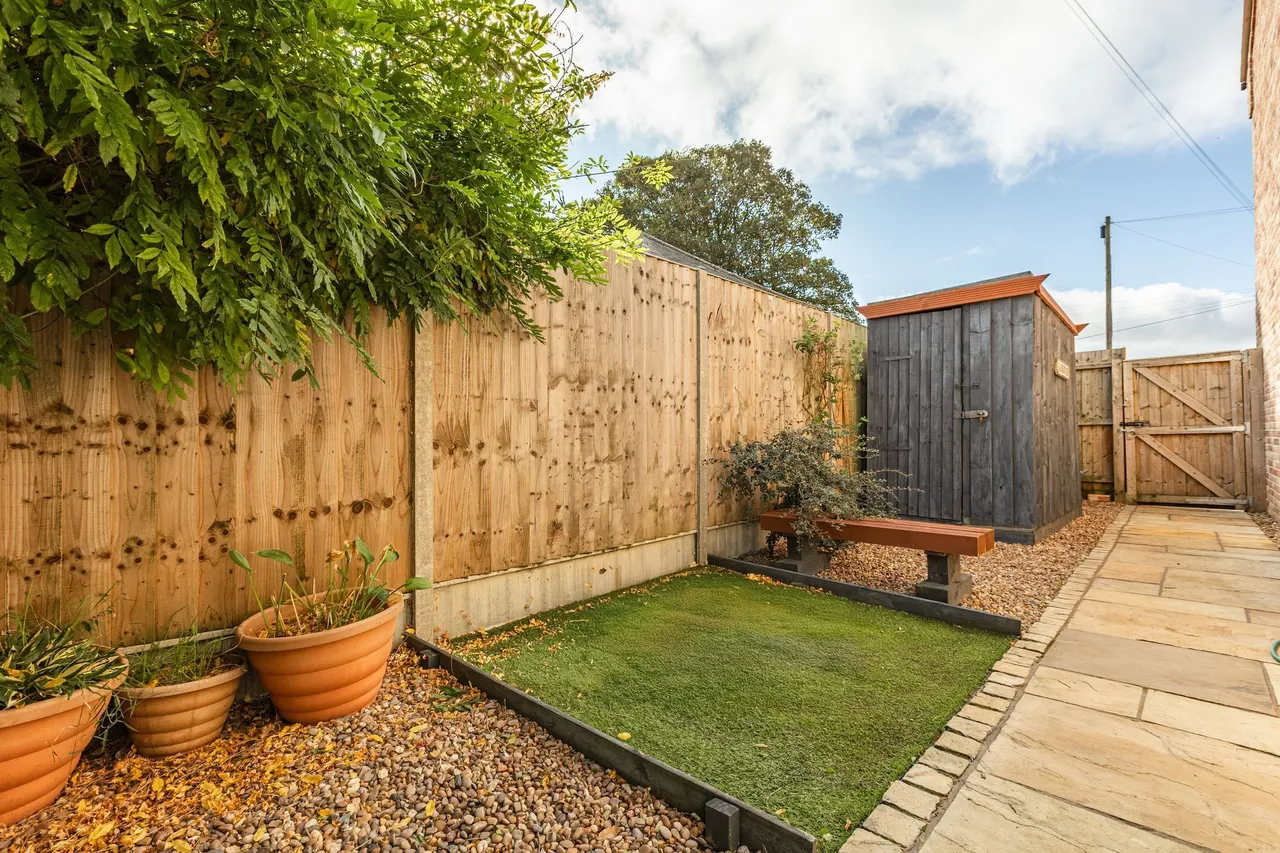 Detached Property in Walpole Cross Keys, photo 21
