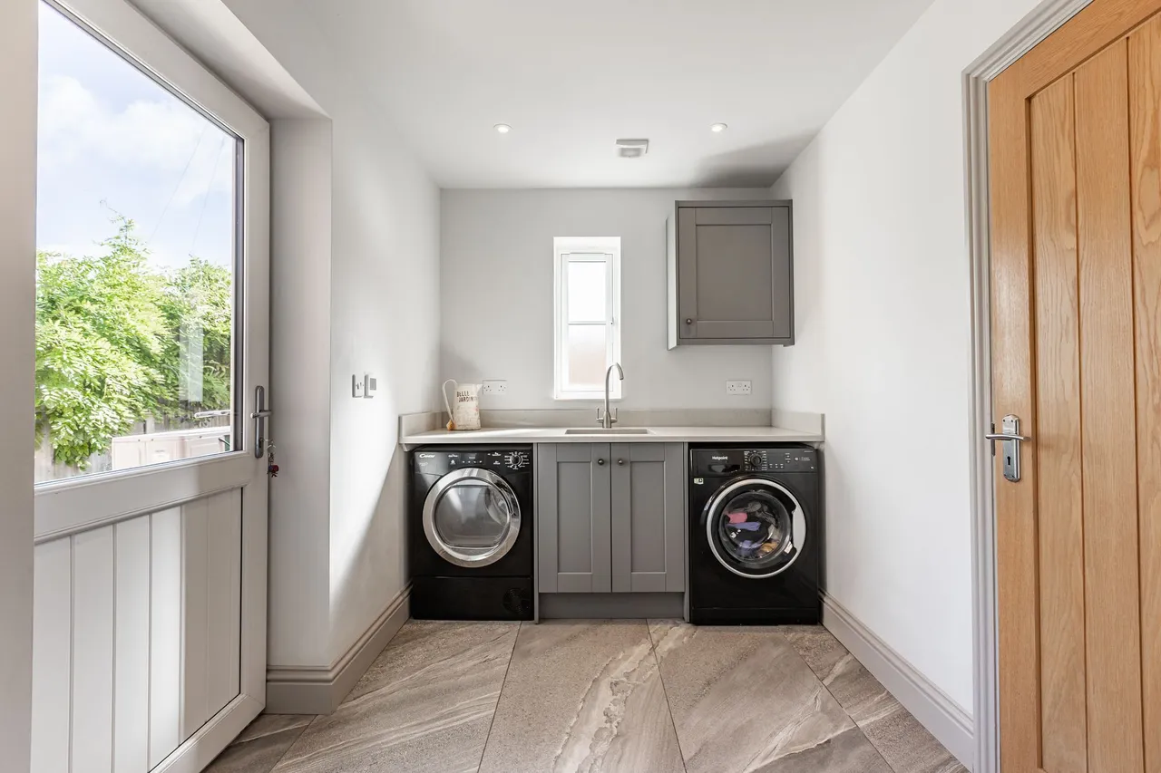 Detached Property in Walpole Cross Keys, photo 10