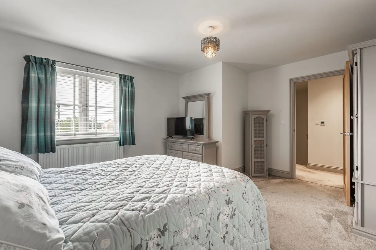 Detached Property in Walpole Cross Keys, photo 14