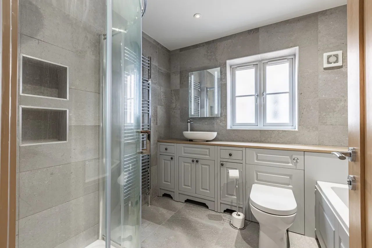 Detached Property in Walpole Cross Keys, photo 16