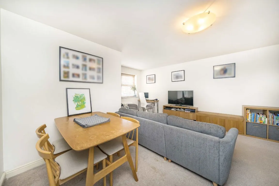 Lisle Close, SW17, photo 3