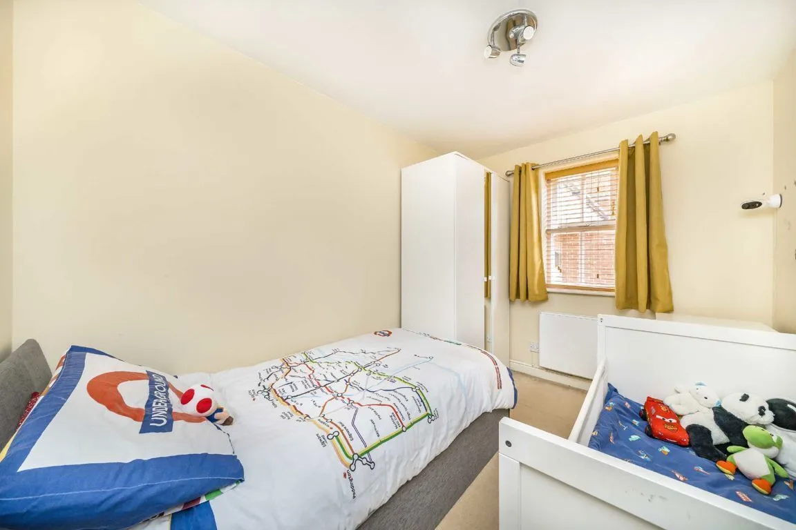 Lisle Close, SW17, photo 6
