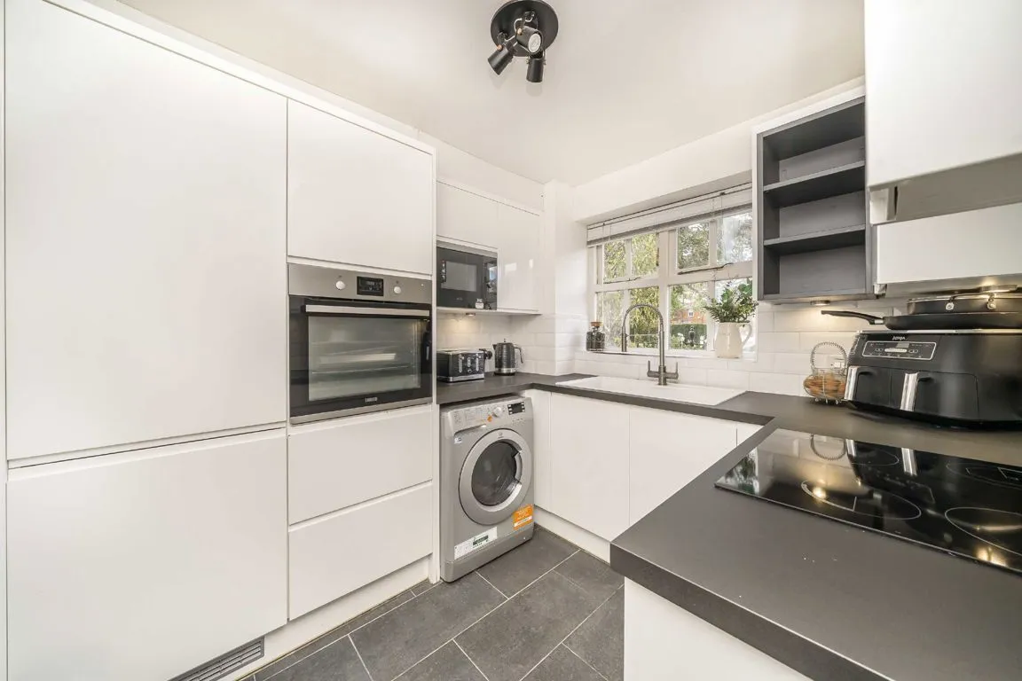Lisle Close, SW17, photo 4
