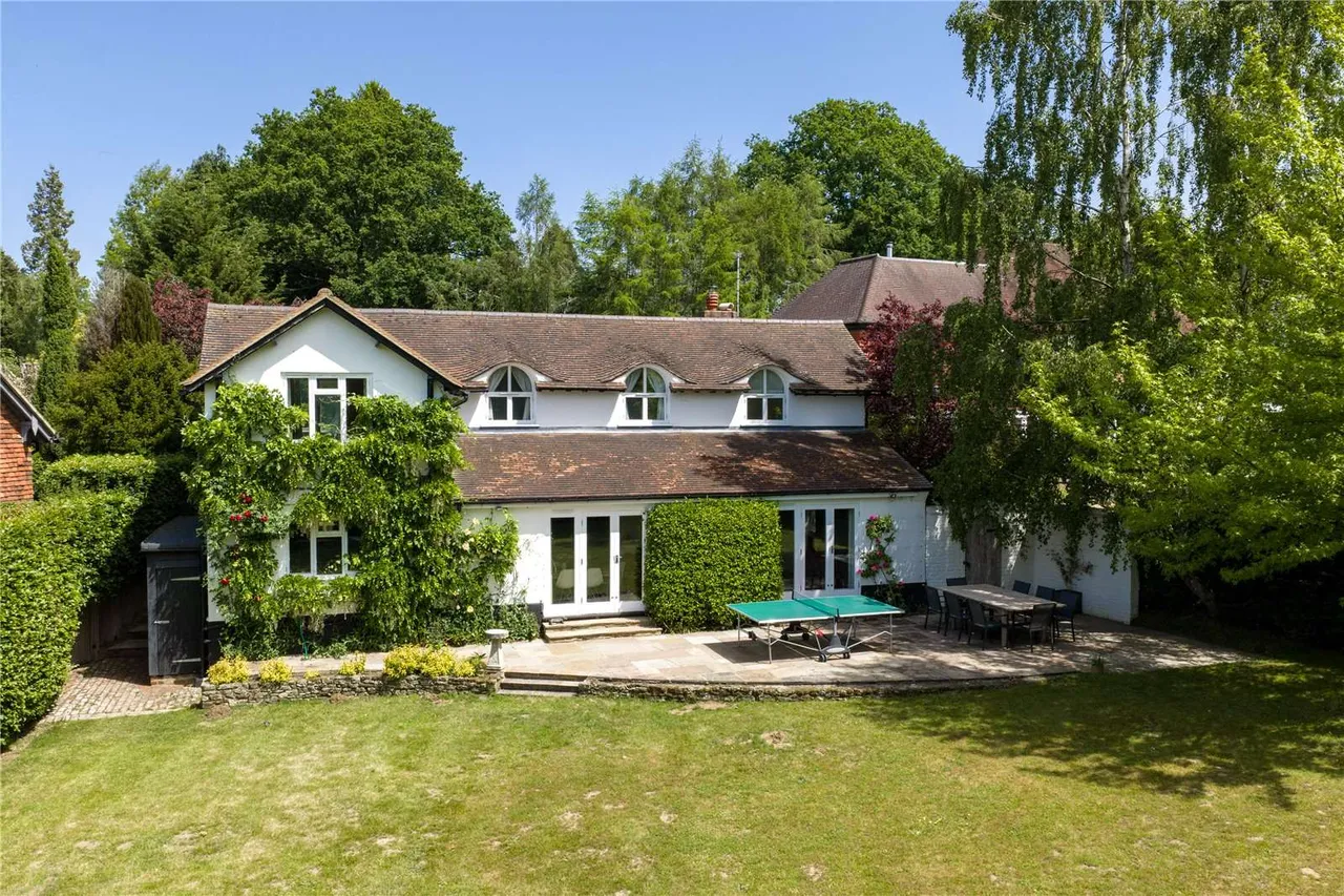 Sutton Place, Abinger Hammer, Surrey, RH5 6RN, photo 3