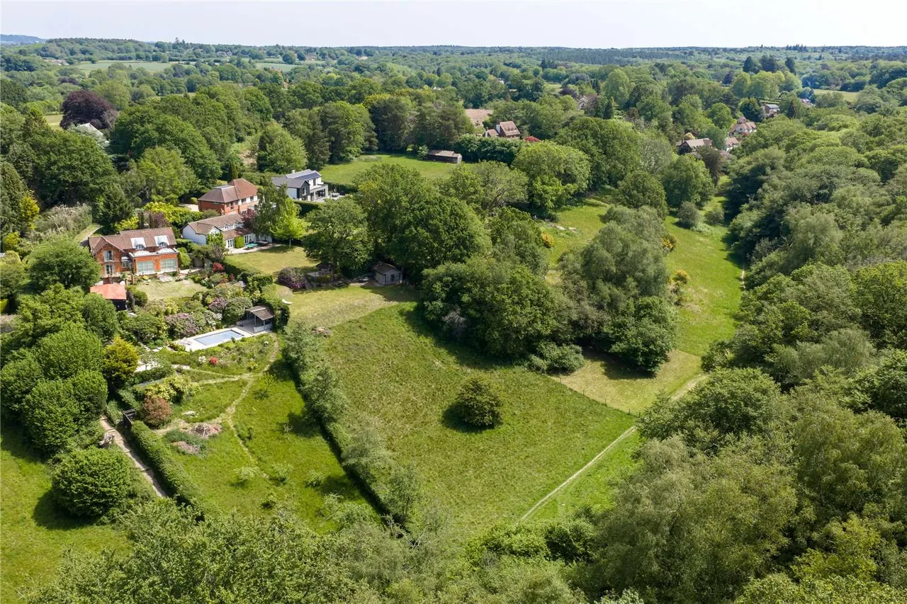 Sutton Place, Abinger Hammer, Surrey, RH5 6RN, photo 6