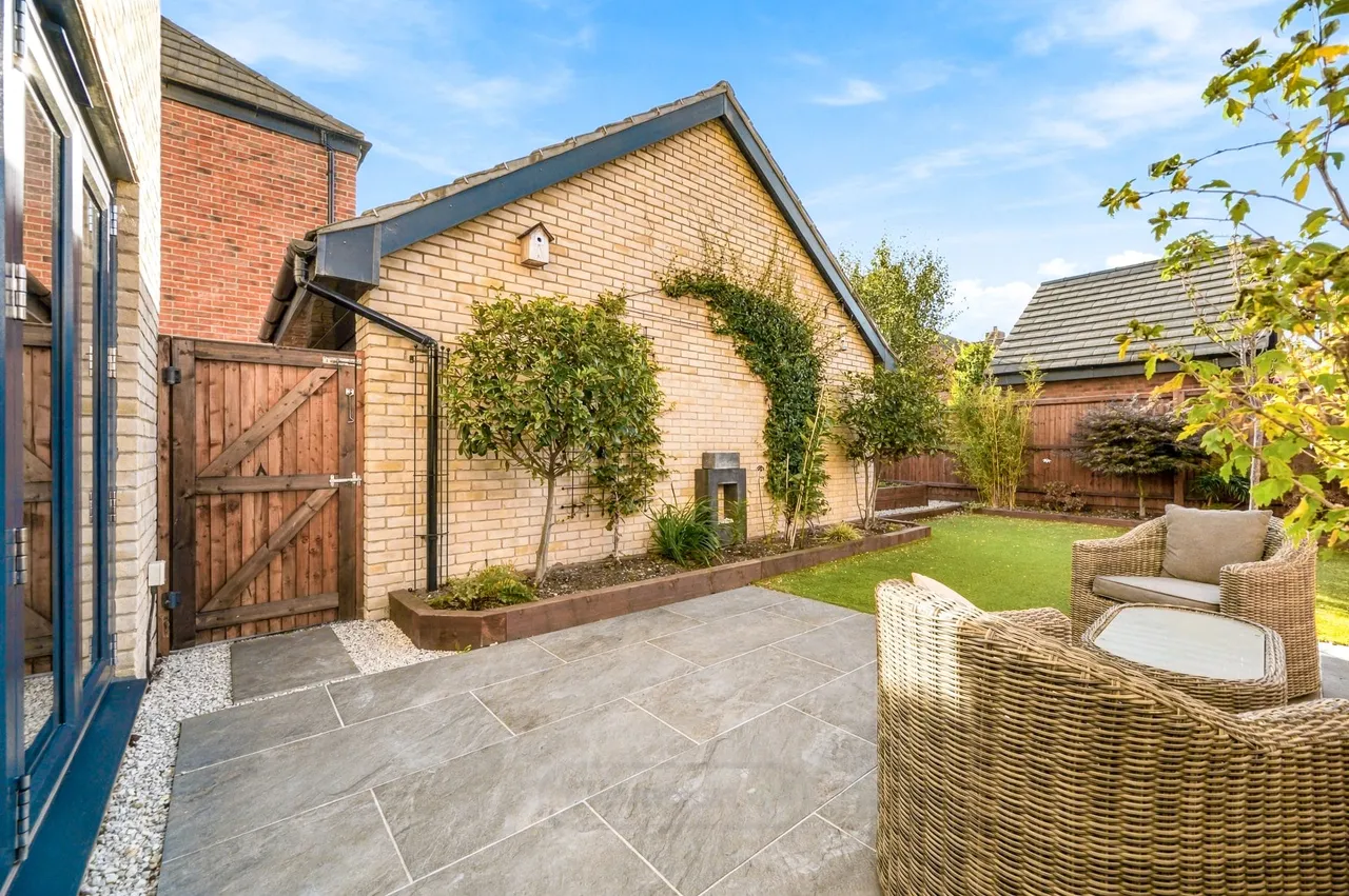 Four Marks Close, Broughton, Milton Keynes, Milton Keynes, MK10 9WJ, photo 3