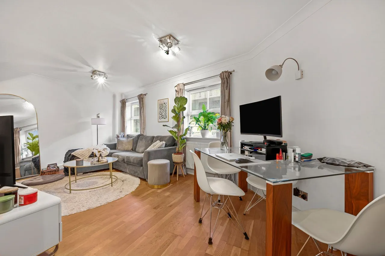 1 bed flat for sale, Ensign Street, London, E1