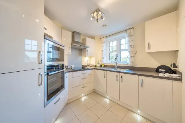 St. Lukes Road, Maidenhead, SL6, photo 2
