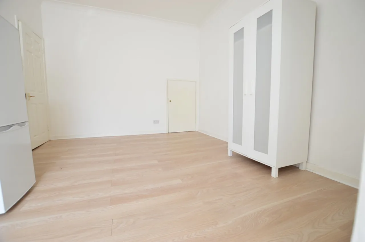 flat to rent, Hencroft Street South, Slough, SL1