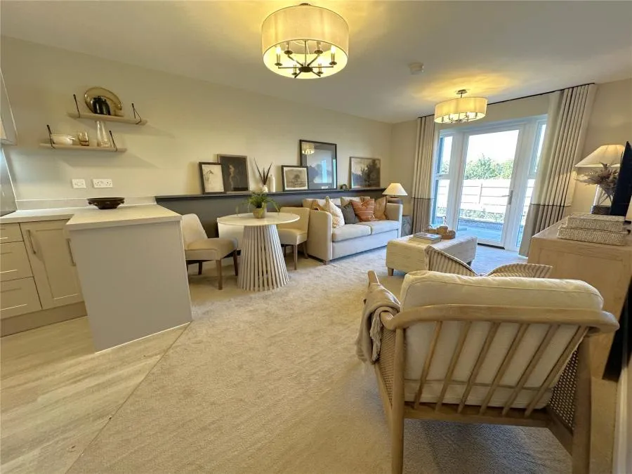 2 bed flat to rent, Pacific Drive, Eastbourne, BN23