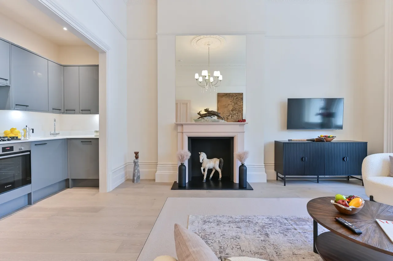 Flat 1, 65 Earls Court Square, London, photo 6
