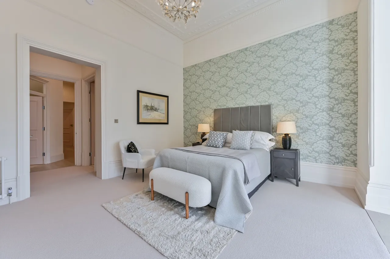 Flat 1, 65 Earls Court Square, London, photo 11