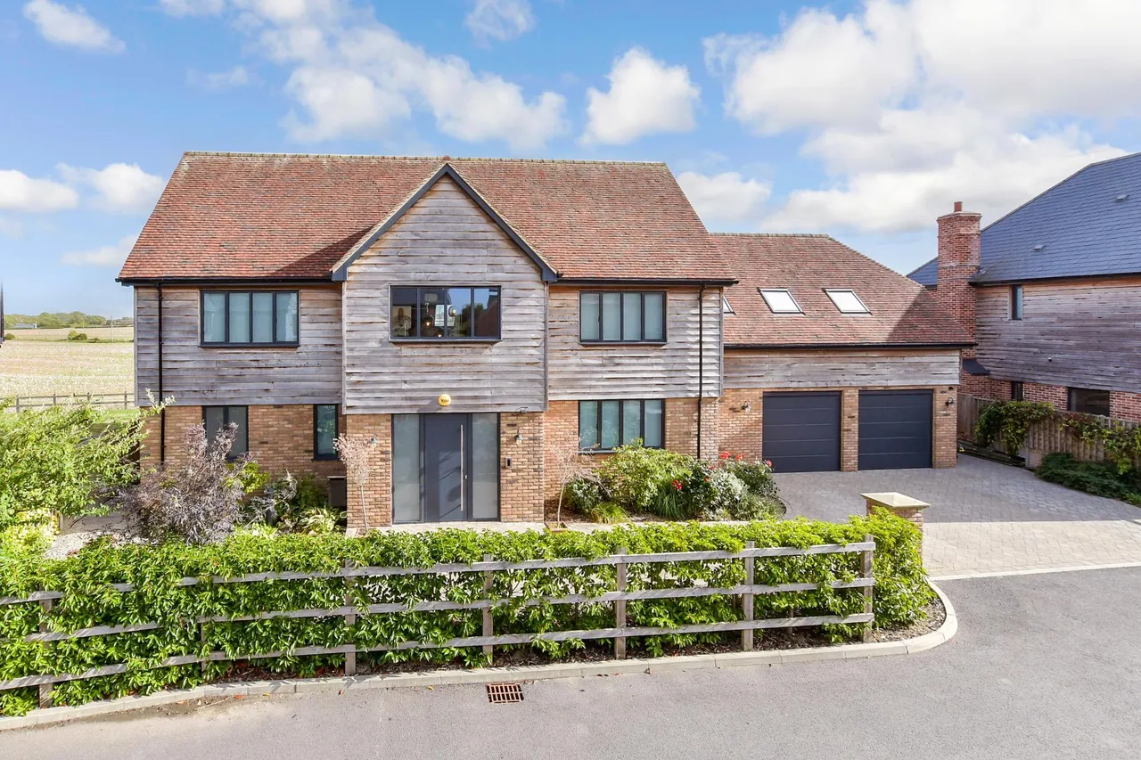 6 bed house for sale, Elizabeth Drive, Woodnesborough, CT13