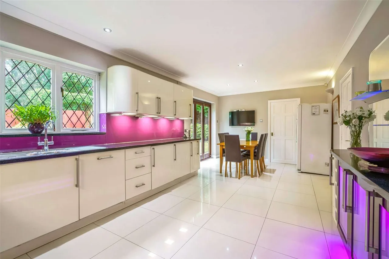 Chester Road, Sutton Weaver, WA7, photo 6
