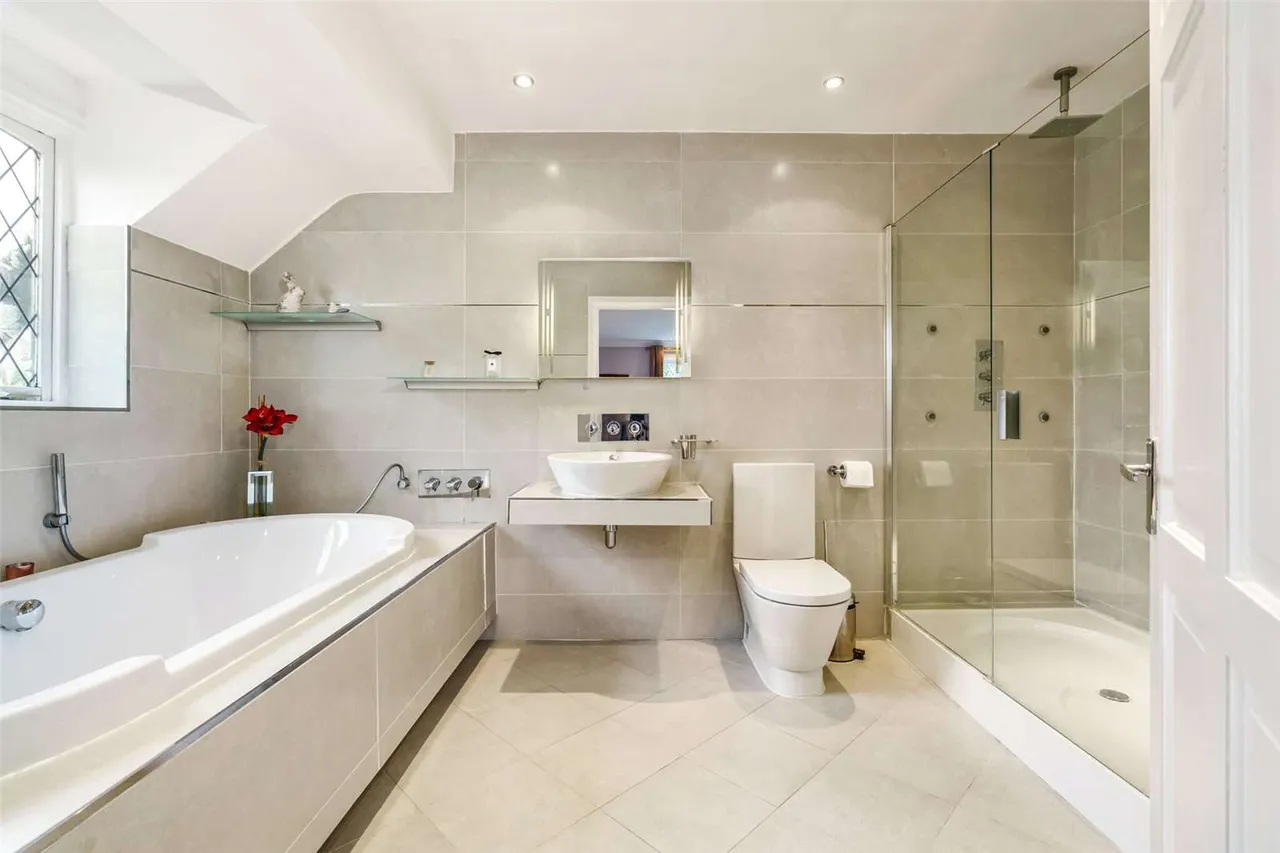 Chester Road, Sutton Weaver, WA7, photo 8