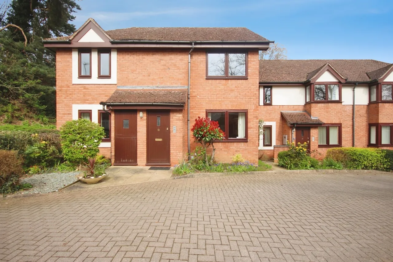 2 bed flat for sale — Garden Court, Warwick