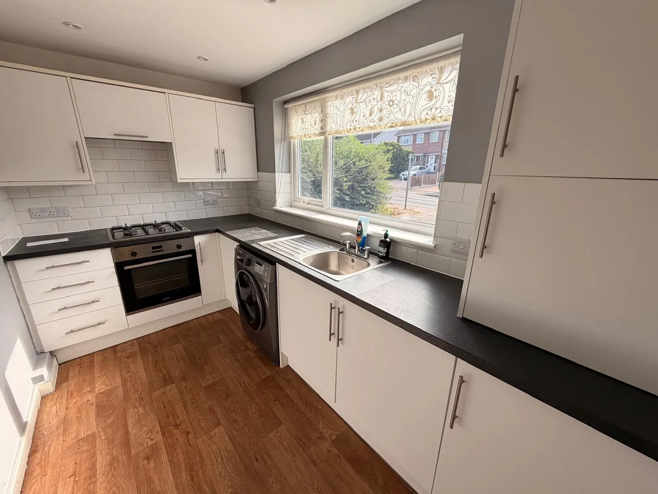 3-bedroom semi detached house arranged over two floors with a rear garden and driveway for two vehicles., photo 2