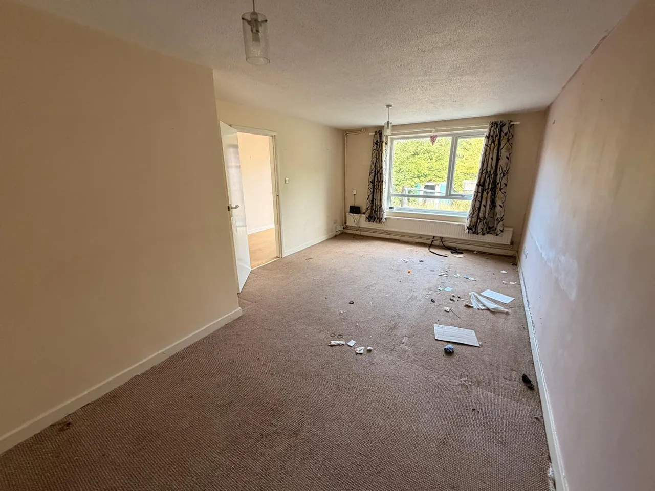 3-bedroom semi detached house arranged over two floors with a rear garden and driveway for two vehicles., photo 7
