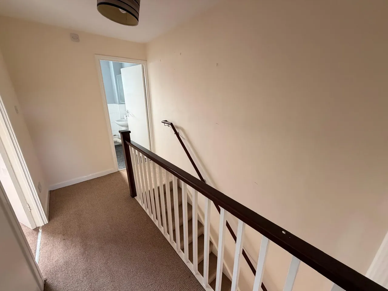 3-bedroom semi detached house arranged over two floors with a rear garden and driveway for two vehicles., photo 10