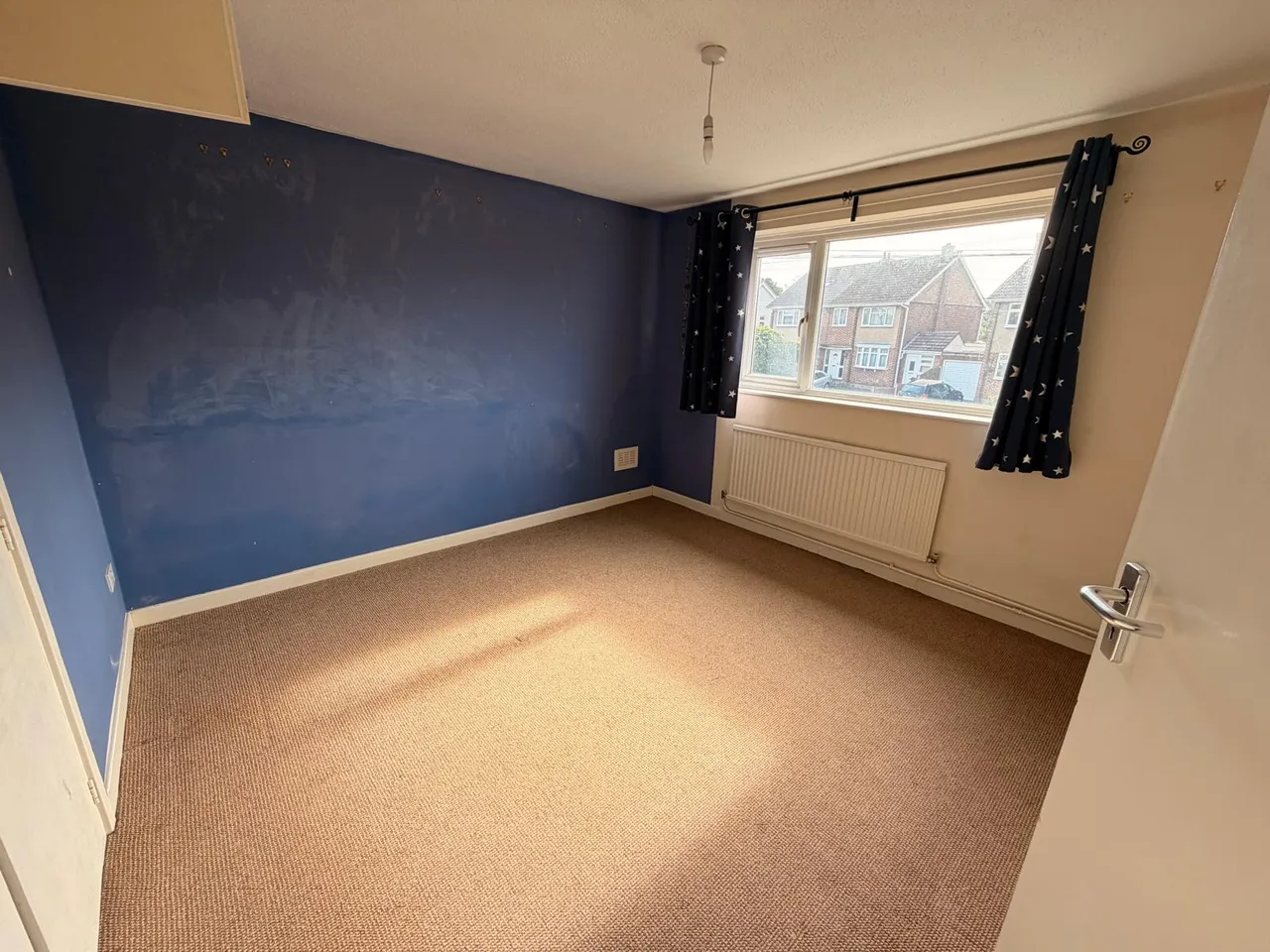 3-bedroom semi detached house arranged over two floors with a rear garden and driveway for two vehicles., photo 11