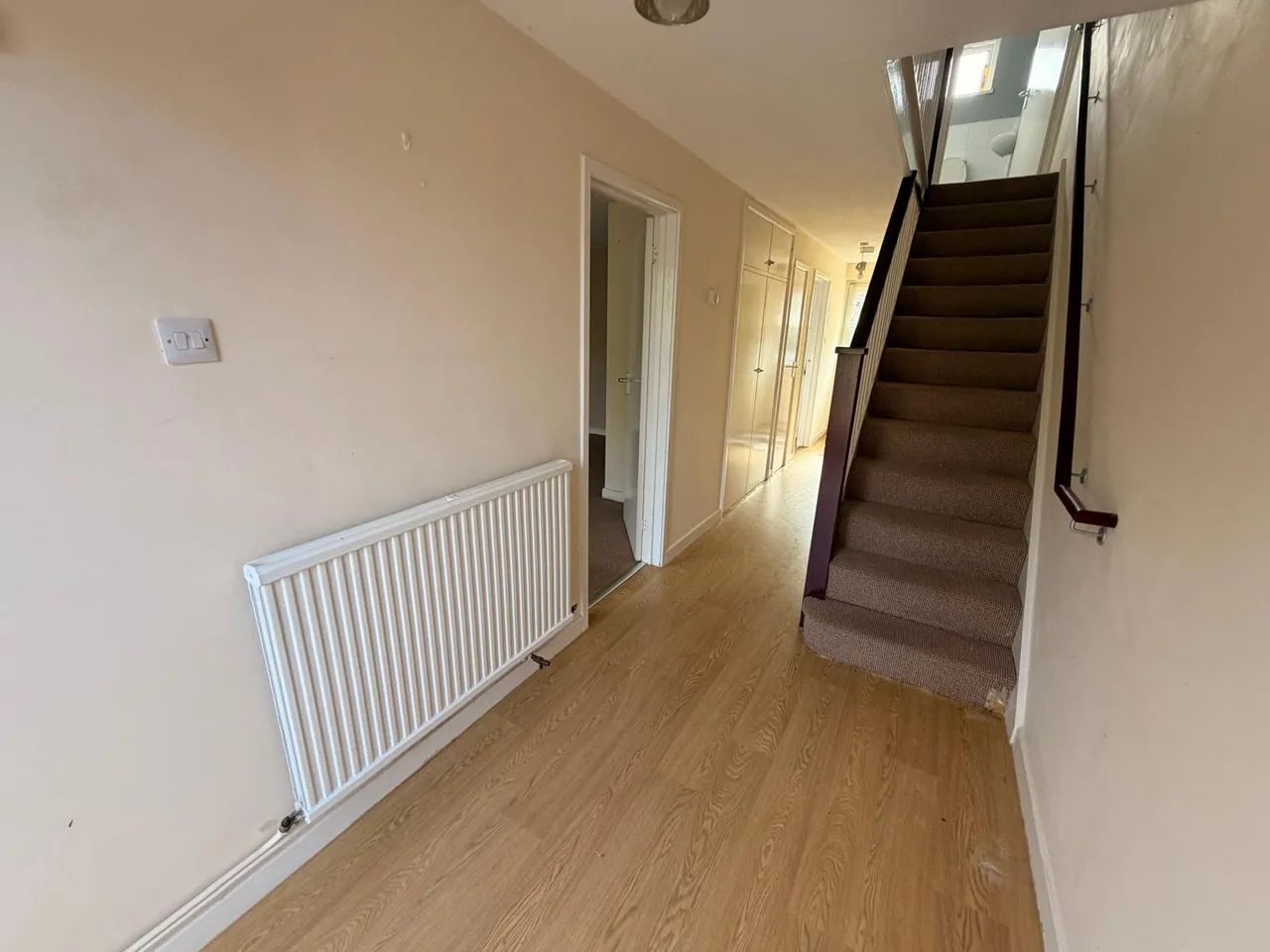 3-bedroom semi detached house arranged over two floors with a rear garden and driveway for two vehicles., photo 6