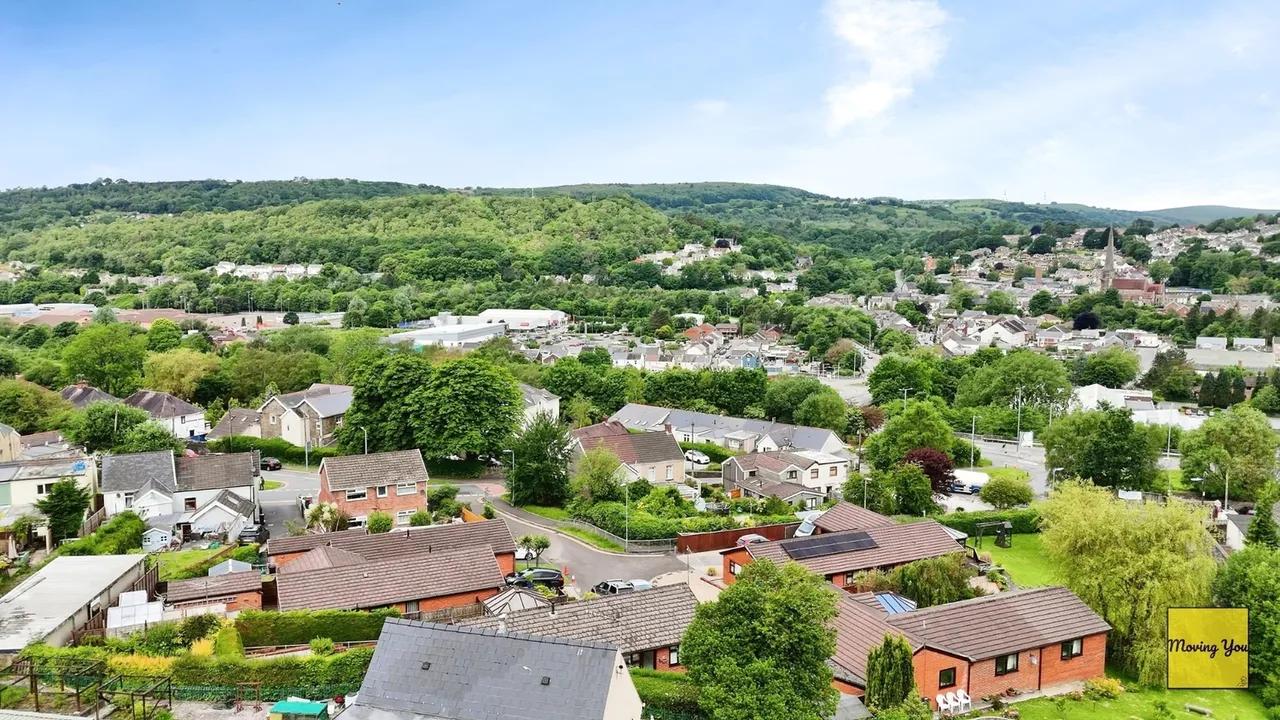 Dyffryn Road, Alltwen, Pontardawe, SA8, photo 2