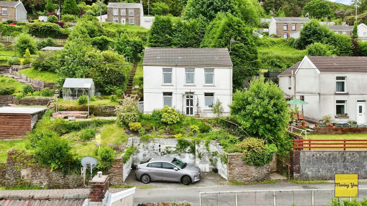 3 bed house for sale — Dyffryn Road, Alltwen, Pontardawe, SA8