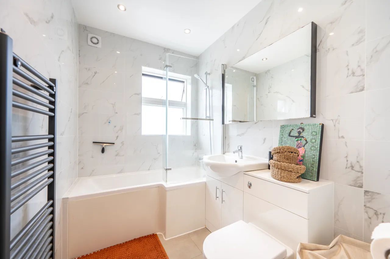6 Pristine House, 12 Harrowdene Road, Wembley, photo 5