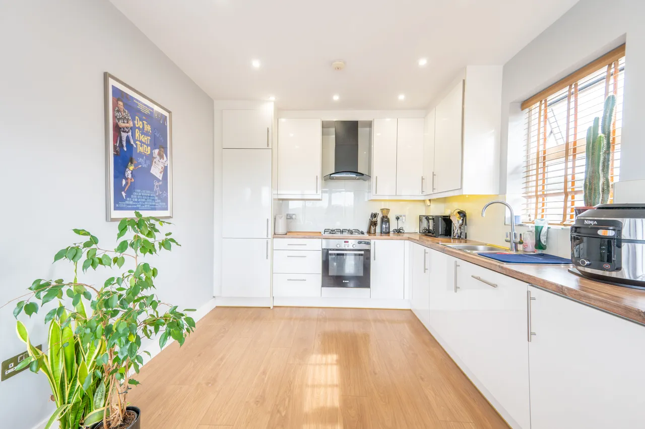 6 Pristine House, 12 Harrowdene Road, Wembley, photo 9