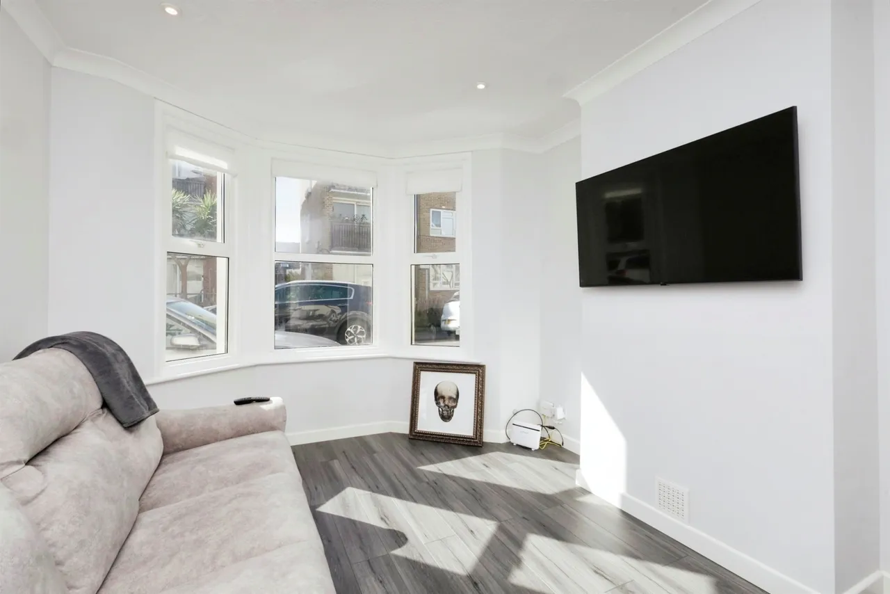 Leslie Street, Eastbourne, photo 2