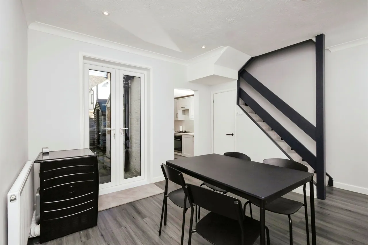 Leslie Street, Eastbourne, photo 5