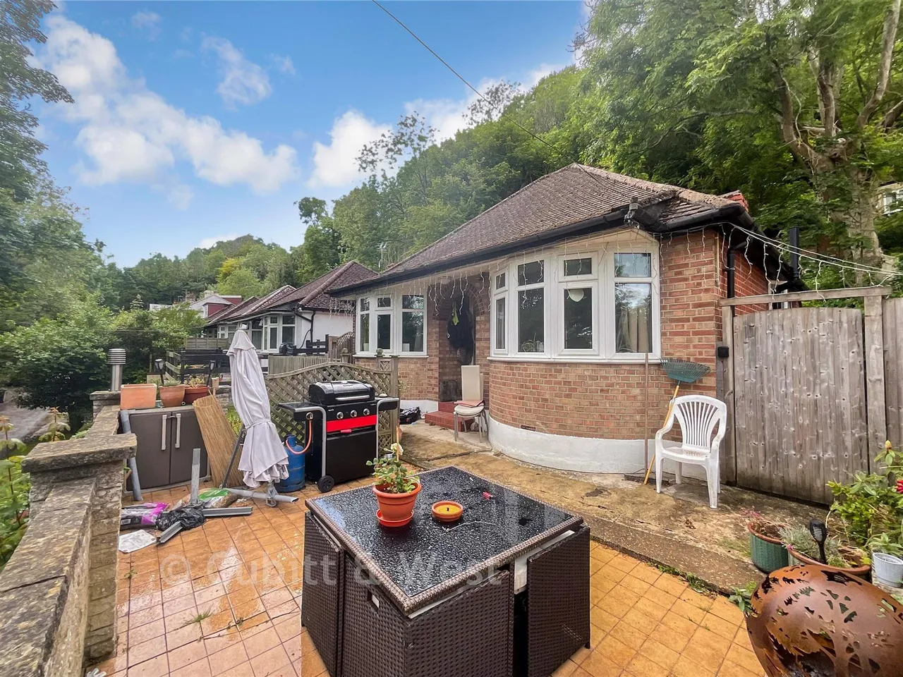 2 bed house for sale, Milner Road, Caterham, CR3
