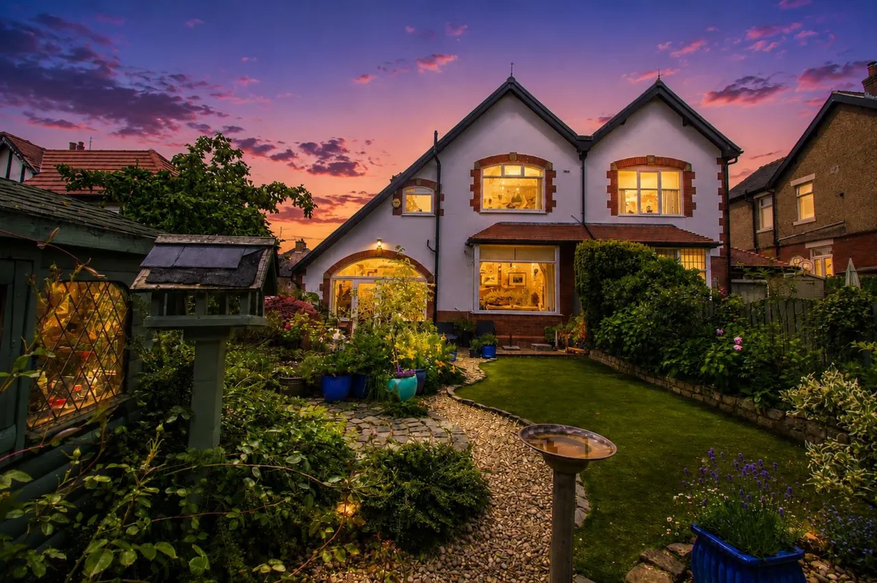 Earnsdale Avenue, Sunnyhurst, photo 3