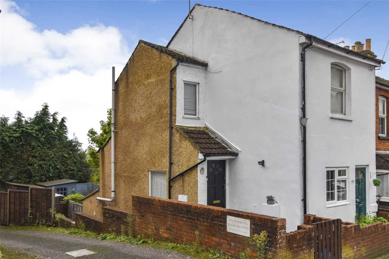 2 bed flat for sale — Queens Road, Aldershot, Hampshire, GU11 3LA