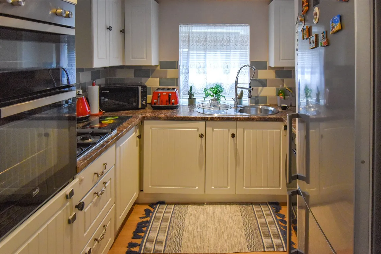 Queens Road, Aldershot, Hampshire, GU11 3LA, photo 4