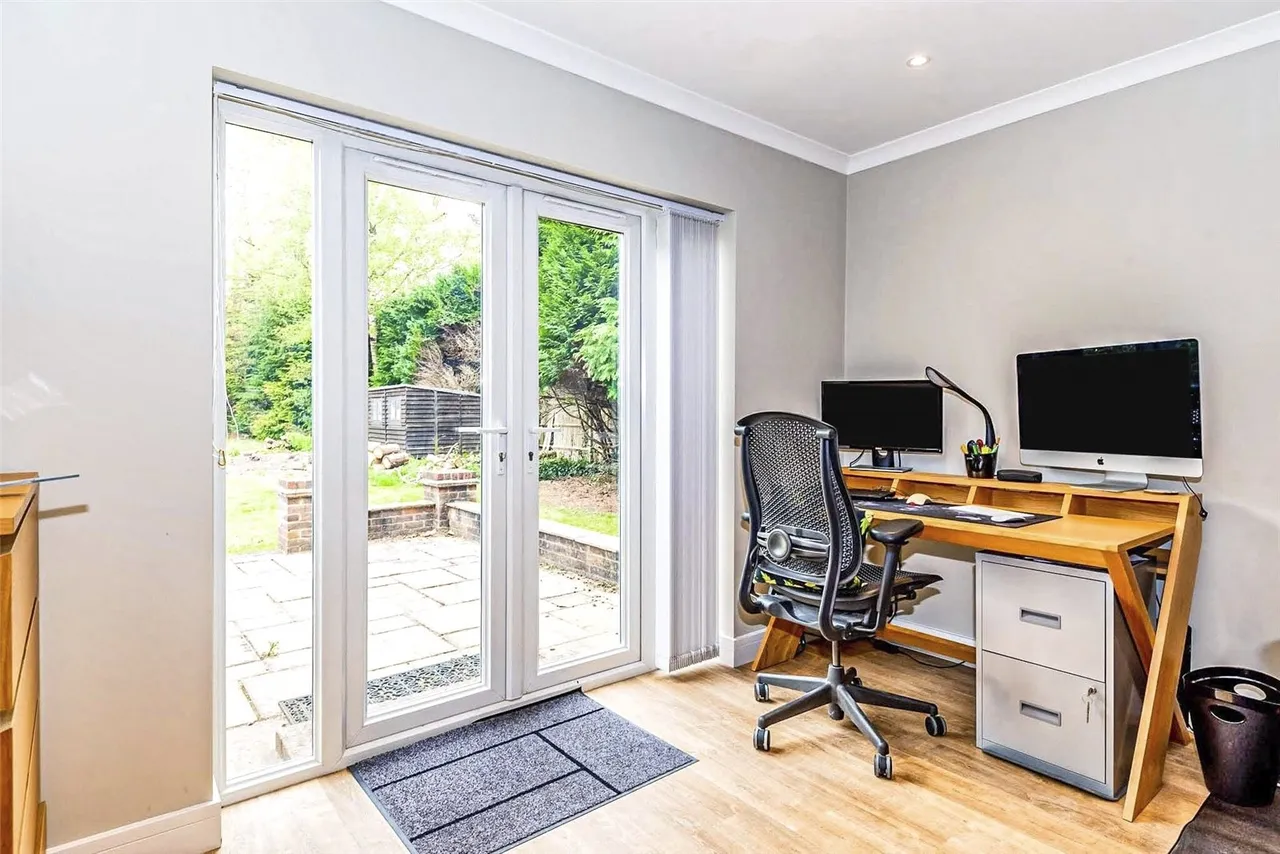 Avenue Road, Fleet, Hampshire, GU51 4NG, photo 11