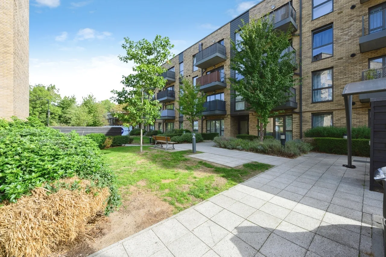 1 bed flat for sale, Old Barn Lane, Kenley, CR8