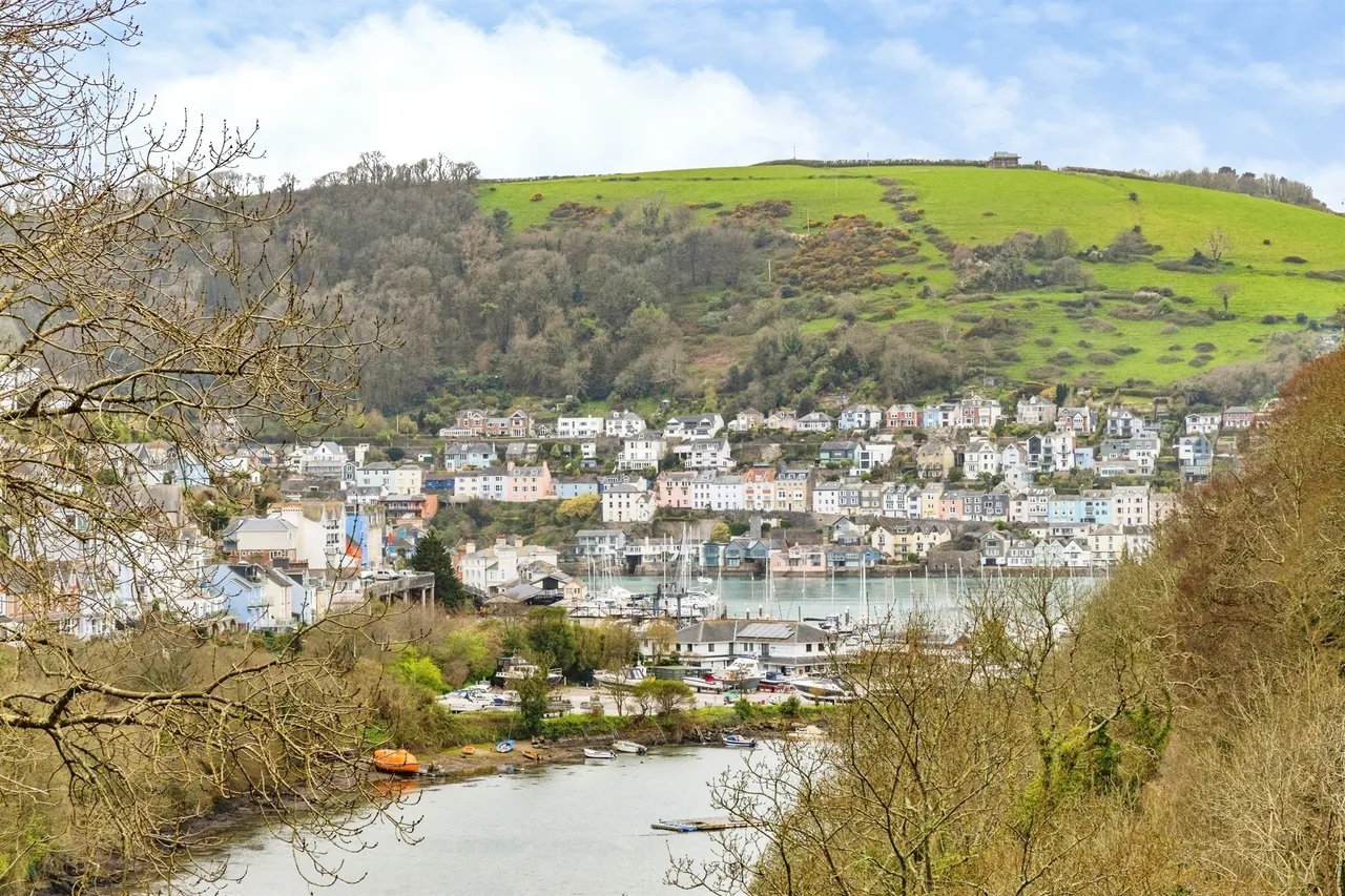 2 bed flat for sale — Higher Contour Road, Kingswear, Dartmouth