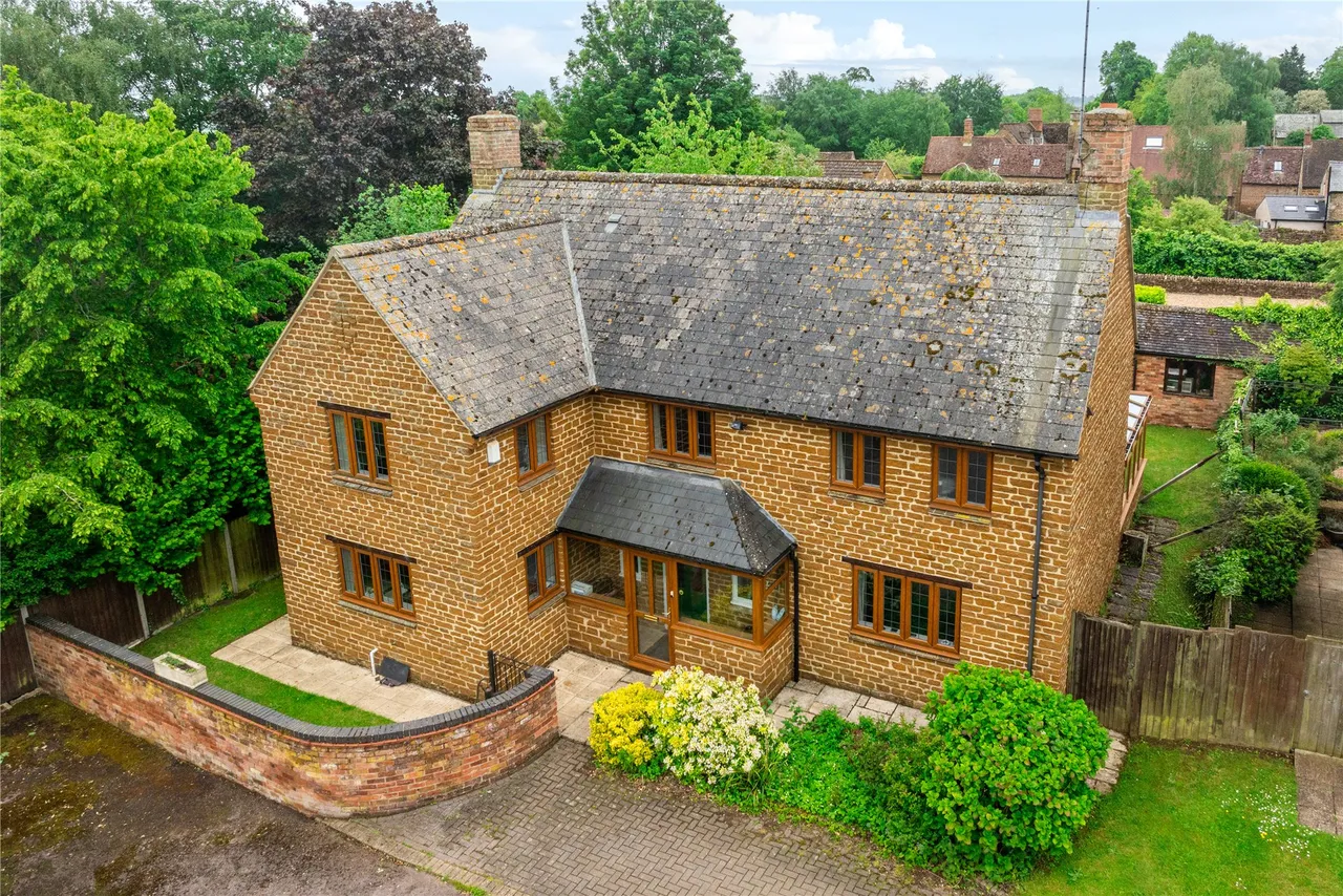 4 bed property for sale, Lime Avenue, Eydon, NN11